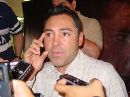 Óscar de la Hoya estuvo presente en la última rueda de prensa previo al combate. G. LÓPEZ  /