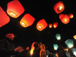 Una celebración muy original, con globos de papel, se dio en Moscú al conocer la noticia de FIFA. AFP  /