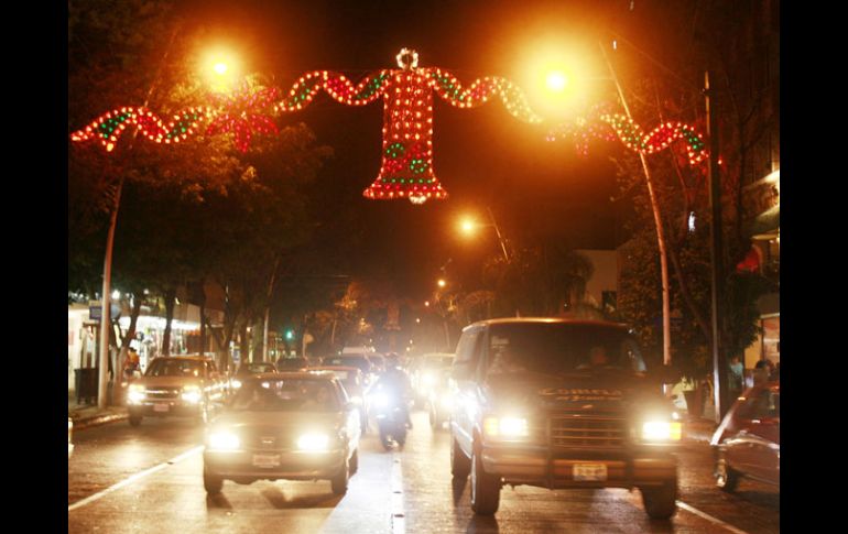 Este año el ornato navideño que adorna el Centro de la ciudad representó un costo de cinco millones de pesos. M, FREYRIA  /