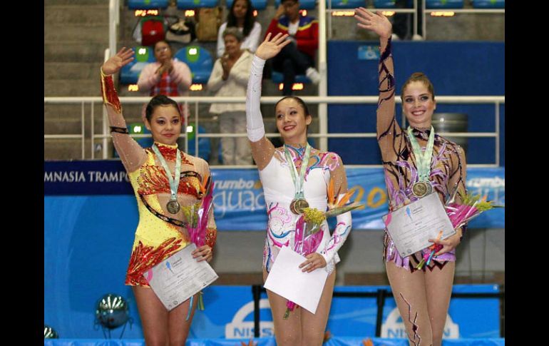 Las tres atletas mexicanas al momento de la premiación. E. PACHECO  /