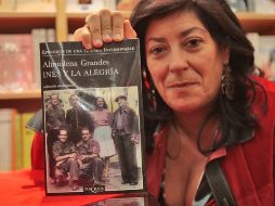 Almudena Grandes decidió plasmar en su reciente trabajo la visión de los opositores del franquismo. S. NÚÑEZ  /