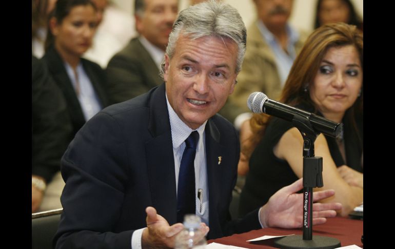 El secretario de Salud Jalisco, Alfonso Petersen Farah compareció en el Congreso del Estado. M. FREYRIA  /