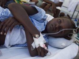 Niña con cólera en el hospital de San Nicolás, lugar donde médicos cubanos tratan a las personas infectadas. EFE  /