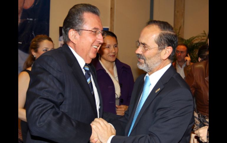 Gustavo Madero, aspirante a la presidencia nacional del PAN  durante la reunión que sostuvo con militantes de su partido. NOTIMEX  /