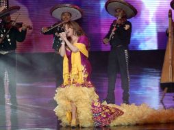 Jenni Rivera canto algunos temas, para animar a la gente a que done dinero. NTX  /