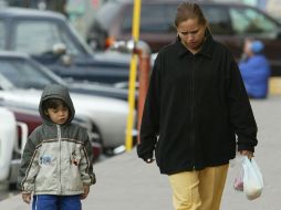 Proponen que las madres jefas de familia reciban un subsidio de 800 pesos mensuales. ARCHIVO  /