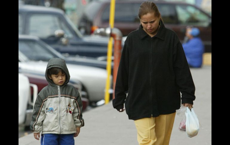 Proponen que las madres jefas de familia reciban un subsidio de 800 pesos mensuales. ARCHIVO  /