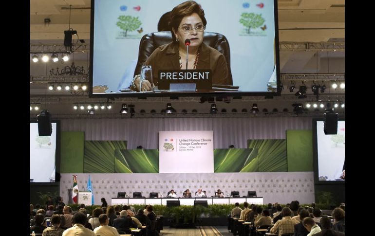 Patricia Espinosa habla durante la sesión plenaria de hoy en el marco de la COP 16. AFP  /