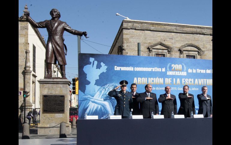 En la Plaza Liberación, Emilio González encabezó la ceremonia de conmemoración de los 200 años de abolición de la esclavitud. A.CAMACHO  /