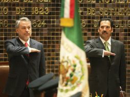 A la sesión solemne, asistió el gobernador del Estado, Emilio González (izq), y el diputado Jesús Casillas. A. CAMACHO  /