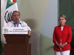 El Presidente Felipe Calderón y la secretaria de Energía, Georgina Kessel, durante el anuncio del programa. EL UNIVERSAL  /