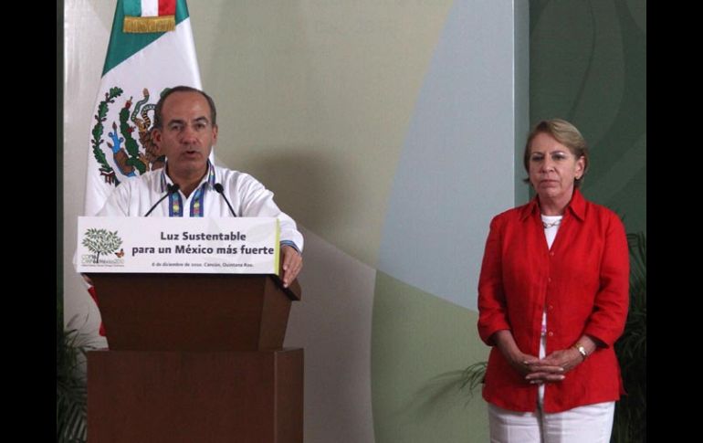 El Presidente Felipe Calderón y la secretaria de Energía, Georgina Kessel, durante el anuncio del programa. EL UNIVERSAL  /