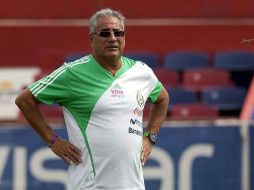 Leonardo Cuéllar, director técnico de la Selección Mexicana Femenil, ya entrena con sus jugadoras para Torneo Sao Paulo 2010. MEXSPORT  /