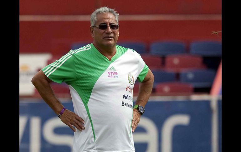 Leonardo Cuéllar, director técnico de la Selección Mexicana Femenil, ya entrena con sus jugadoras para Torneo Sao Paulo 2010. MEXSPORT  /