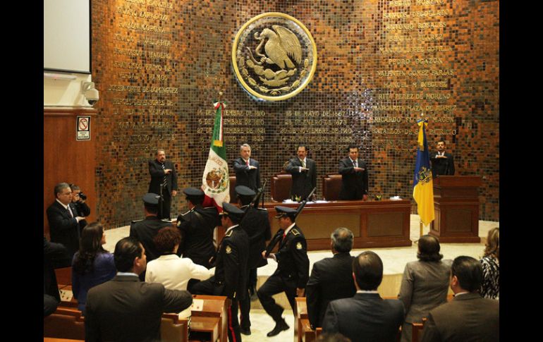 Sesión solemne celebrada ayer en el Congreso del Estado para conmemorar el 200 aniversario de la abolición de la esclavitud. A. CAMACHO  /