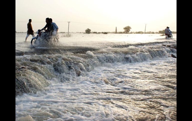 Efecto de las inundaciones en Pakistán. El PNUD advirtió de los efectos del cambio climático durante este año en el mundo. EFE  /