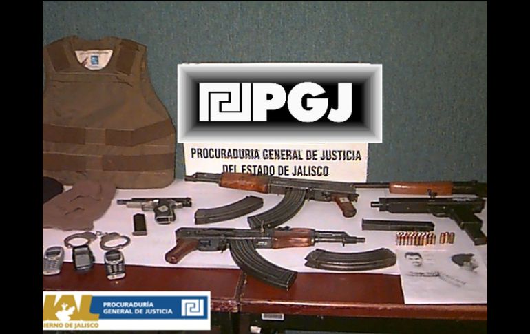 Las armas aseguradas fueron utilizadas para cometer el plagio. ESPECIAL  /