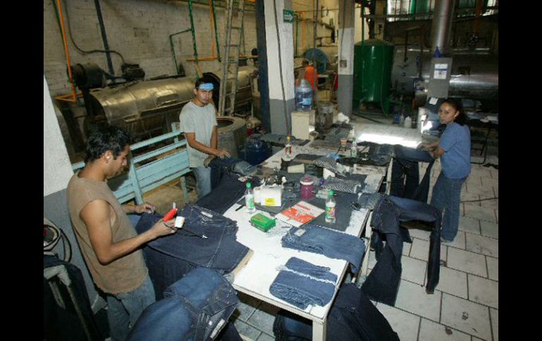 Se espera que la industria del vestido crezca en el primer trimestre de 2011 y que genere ocho mil nuevos empleos. ARCHIVO  /