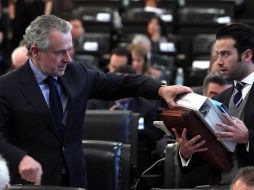 El panista Santiago Creel durante la sesión ordinaria en el Senado en la que se discutió la ley antimonopolios. EL UNIVERSAL  /