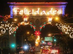 Los Arcos de Guadalajara, que lucen uno de los adornos iluminados más espectaculares. A. CAMACHO  /