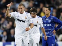 Karim Benzema, jugador del Real Madrid, se convirtió en la figura de la noches tras anotar tres goles a favor de su equipo. AFP  /