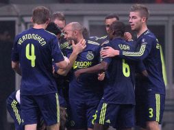 El Ajax consiguió un triunfo de 2-0 como visitante ante el Milán en la Champions League. EFE  /