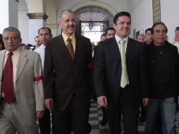 El director del Hospital Civil, Jaime Agustín González, recibió ayer al presidente de Guadalajara, Aristóteles Sandoval Díaz. S. NÚÑEZ  /