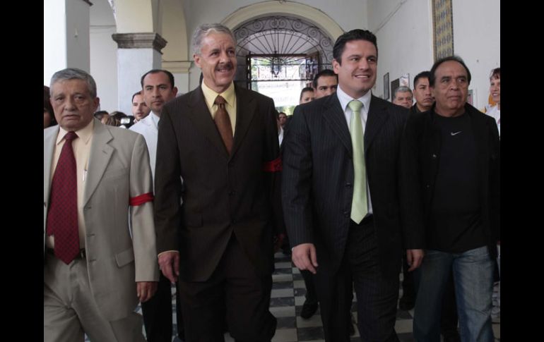 El director del Hospital Civil, Jaime Agustín González, recibió ayer al presidente de Guadalajara, Aristóteles Sandoval Díaz. S. NÚÑEZ  /