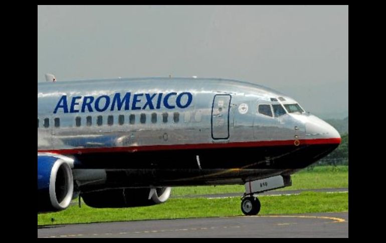 Aeroméxico se deslindó de las acusaciones al señalar que los empleados estaban fuera de horario de servicio. ESPECIAL  /