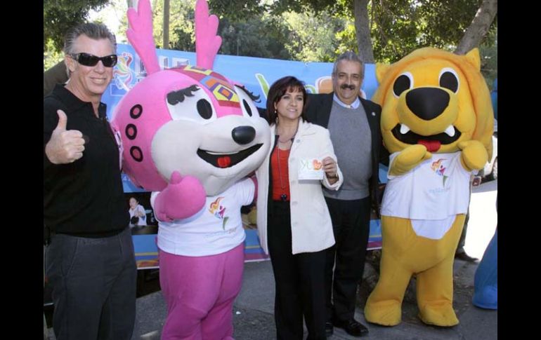 El director del Copag, Carlos Andrade, la presidenta del Sistema DIF, Imelda Guzmán, y el director del DIFJalisco, Felipe V. ESPECIAL  /