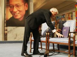 Thorbjoern Jagland, presidente del Comité Nobel noruego, realizó la entrega simbólica del Premio Nobel de la Paz. AP  /