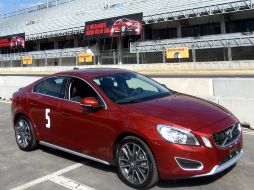 Para lanzar el nuevo auto en México, Volvo eligió una zona que no es muy común para la marca: un autódromo. ESPECIAL  /