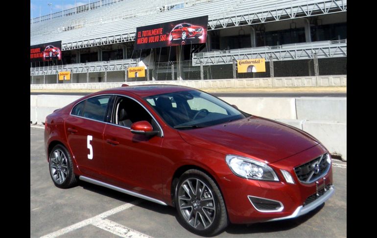 Para lanzar el nuevo auto en México, Volvo eligió una zona que no es muy común para la marca: un autódromo. ESPECIAL  /