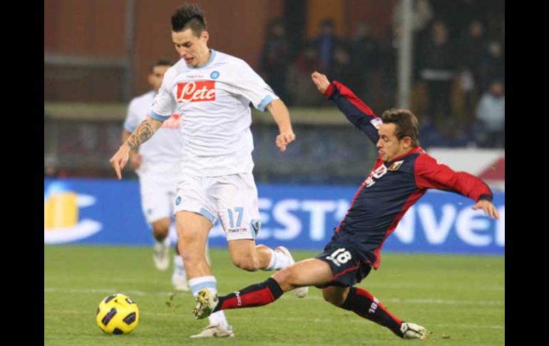 Marek Hamsik (izq.) anotó el gol del triunfo para el Nápoles. AP  /