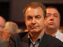 Rodríguez Zapatero logró que los controladores aéreos regresaran a sus puestos de trabajo tras sus decisiones. AFP  /