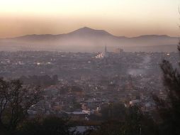 Panorámica de la zona Oriente de la ciudad en que se aprecia la capa de contaminantes que la cubre. S. NÚÑEZ  /