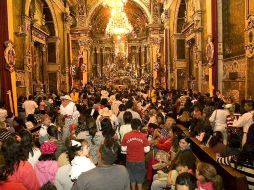 En punto de las 10:00 horas inició la misa oficiada por el cardenal, Juan Sandoval Íñiguez. ARCHIVO  /