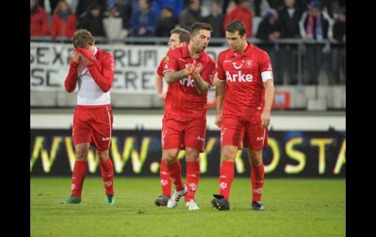 Los jugadores del Twente fueron aplastados por SC Heerenveen 6-2. ESPECIAL  /