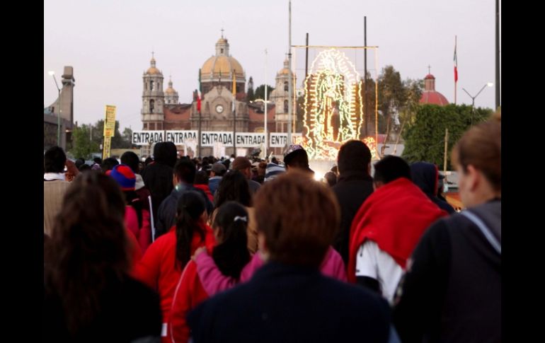 Aspecto de los feligreses rumbo a la Basílica de Guadalupe, en la ciudad de México. SUN  /