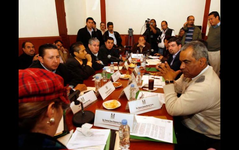 El día de hoy se llevó a cabo otra reunión con representantes de los poderoes Ejecutivo y Legislativo. E. BARRERA  /