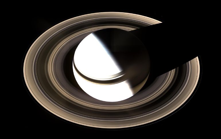 El misterio de los anillos de Saturno ''ha sido un enigma por siglos para la gente'' . NASA  /