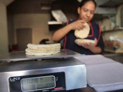 El precio de la tortilla es determinado por la oferta y la demanda. ARCHIVO  /