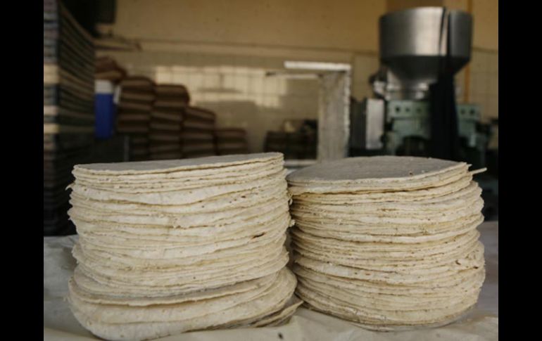 El Gobierno federal y diferentes organizaciones defienden el actual valor de la tortilla. M. FREYRÍA  /