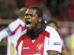 El centrocampista marfileño de Sevilla, Koffi Ndri Romaric, celebra el primer gol conseguido frente al Borussia Dortmund. EFE  /