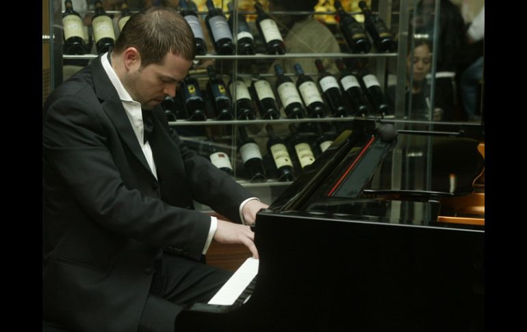 El pianista José Luis Altamirano  durante su presentación.  /