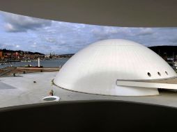 Vista de la cúpula del Centro Cultural Internacional Oscar Niemeyer de Avilés. REUTERS  /