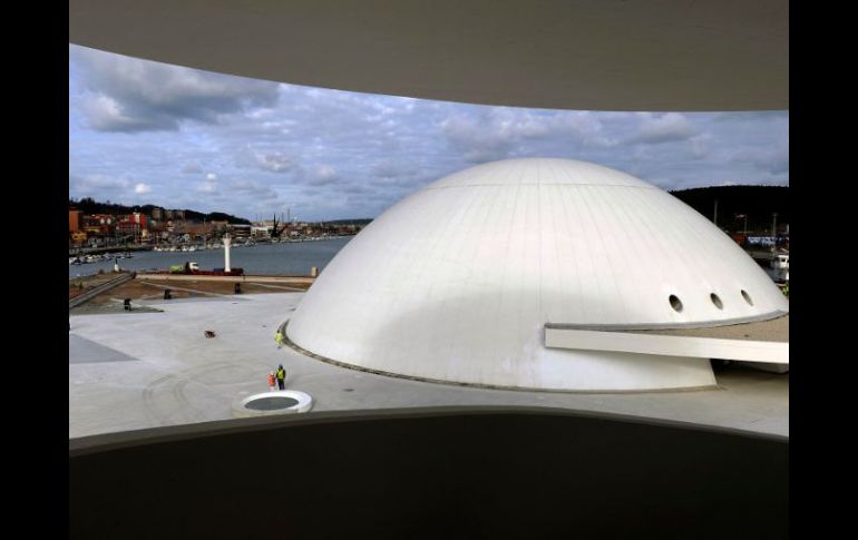 Vista de la cúpula del Centro Cultural Internacional Oscar Niemeyer de Avilés. REUTERS  /