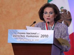 La señora Isabel Miranda de Wallace recibe el Premio Nacional de Derechos Humanos 2010, por su labor en el combate al secuestro. NTX  /