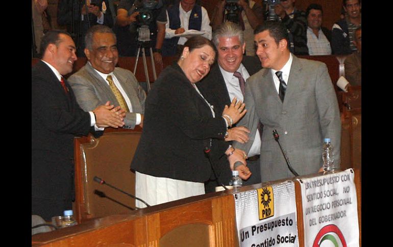 Diputados en el Congreso, durante la sesión del pleno en que fueran aprobadas las reasignaciones al proyecto presupuestal. A. GARCÍA  /