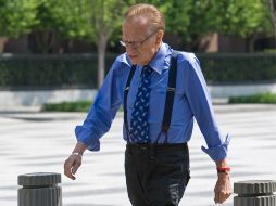 Larry King baja el jueves el telón de su programa de entrevistas de CNN. AFP  /